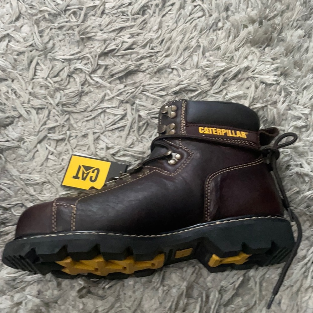 Men’s CAT boots.